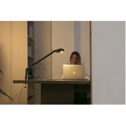 Flexo Inviting Led negro Faro